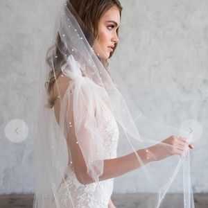 "Evony" Chapel Veil with Scattered Pearls (Ivory)